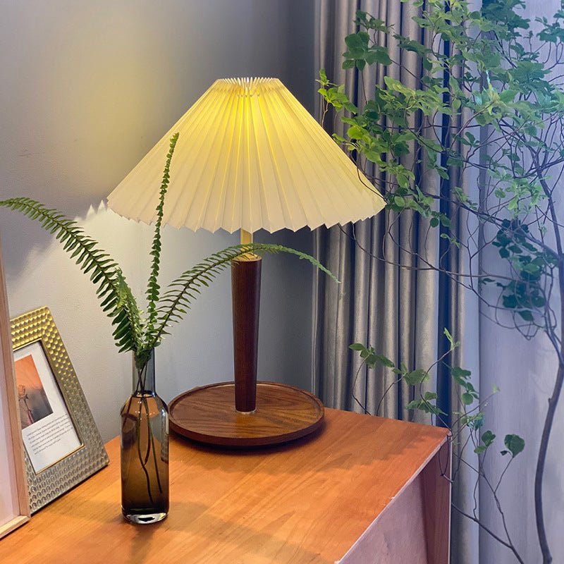 Vintage geplooid houten tafellamp